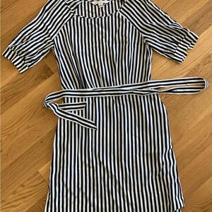 Diane Von Furstenberg DVF 100% silk Navy and White Striped Mini Dress
